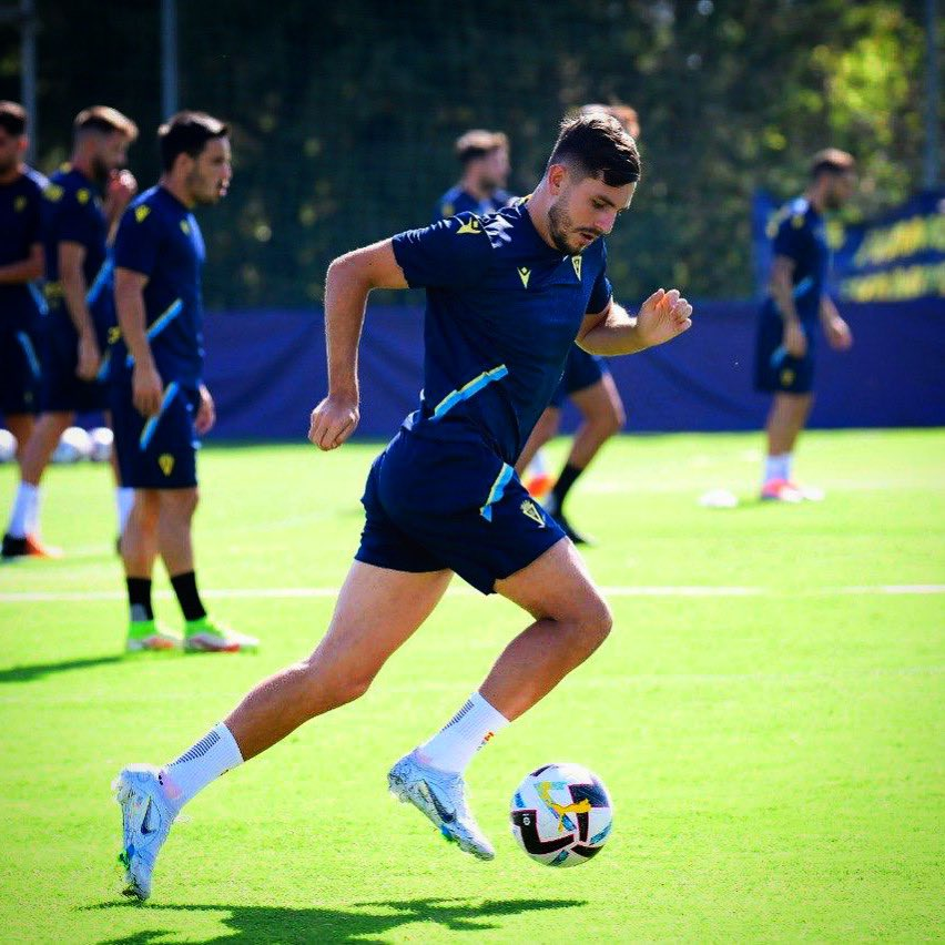 El-central-cadista,-Víctor-Chust,-atendió-a-los-medios-oficiales-del-club,-tras-la-derrota,-2-0,-frente-a-la-Real-Sociedad