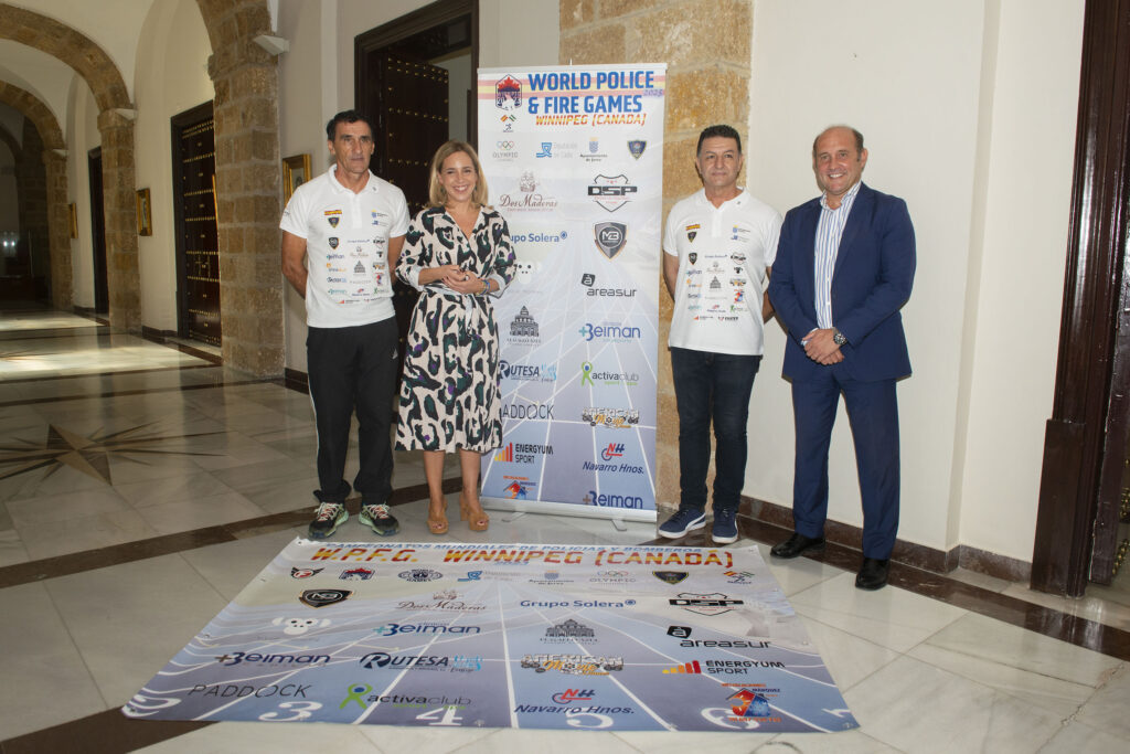 Almudena-Martínez-recibe-al-club-Sherrypol-ante-los-WPFG-2023