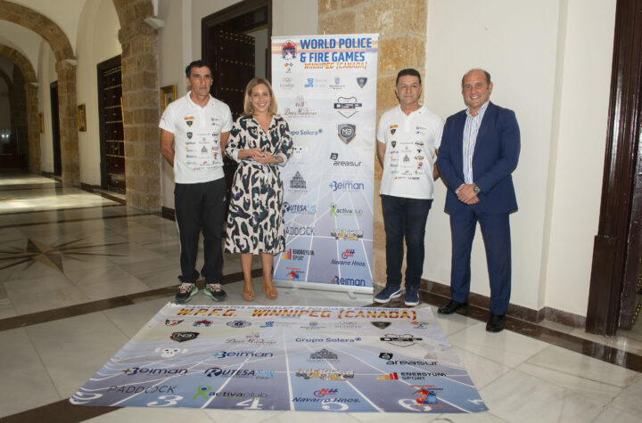 Almudena-Martínez-recibe-al-club-Sherrypol-ante-los-WPFG-2023