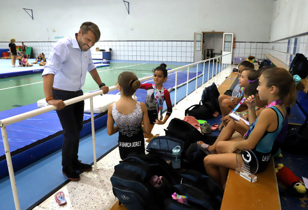 Rafael-Mateos-felicita-al-Club-de-Gimnasia-Artística-La-Barca-Jerez