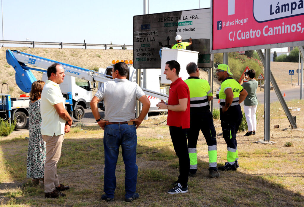 El-Gobierno-de-Jerez-encara-la-fase-final-de-limpieza-de-las-señales-de-tráfico