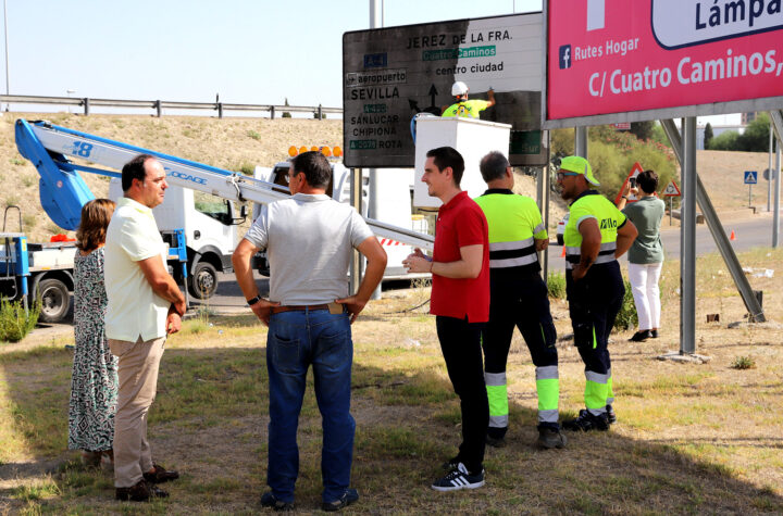 El-Gobierno-de-Jerez-encara-la-fase-final-de-limpieza-de-las-señales-de-tráfico