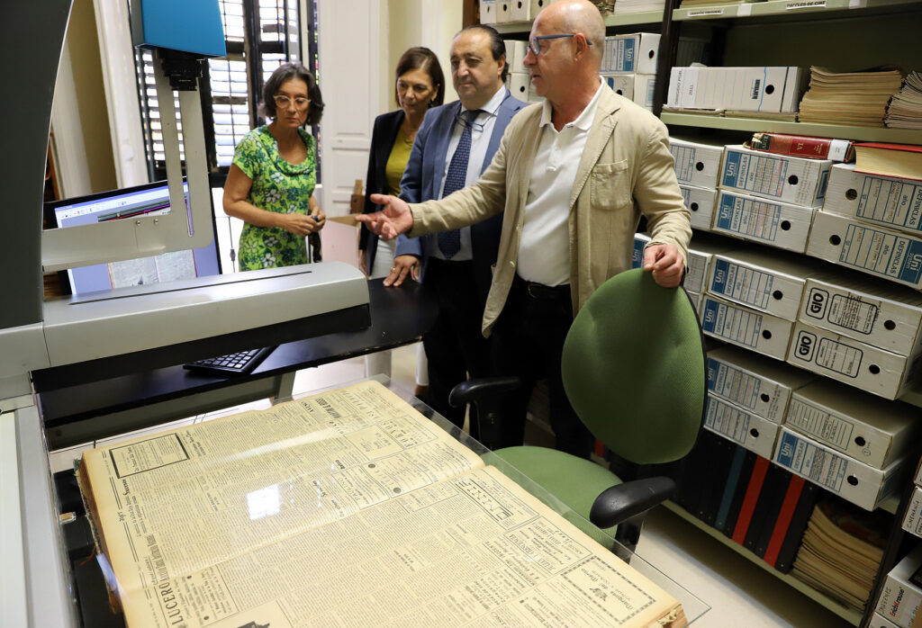 La-Biblioteca-Municipal-inicia-la-digitalización-del-periódico-'Ayer'-en-Jerez