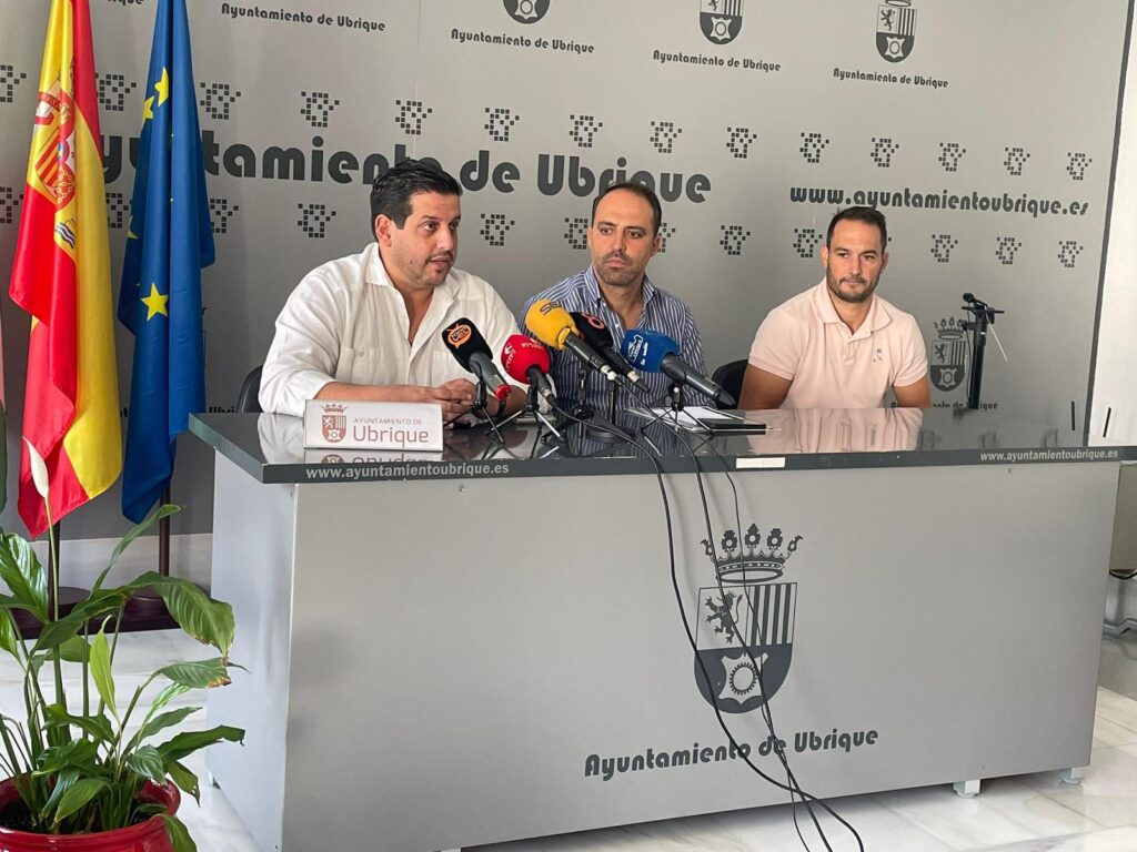 El-delegado-de-Turismo-de-la-Junta-visita-el-Ayuntamiento-de-Ubrique