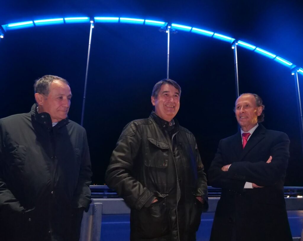 El-alcalde-inaugura-la-iluminación-del-Puente-del-VV-Centenario-y-de-la-fuente