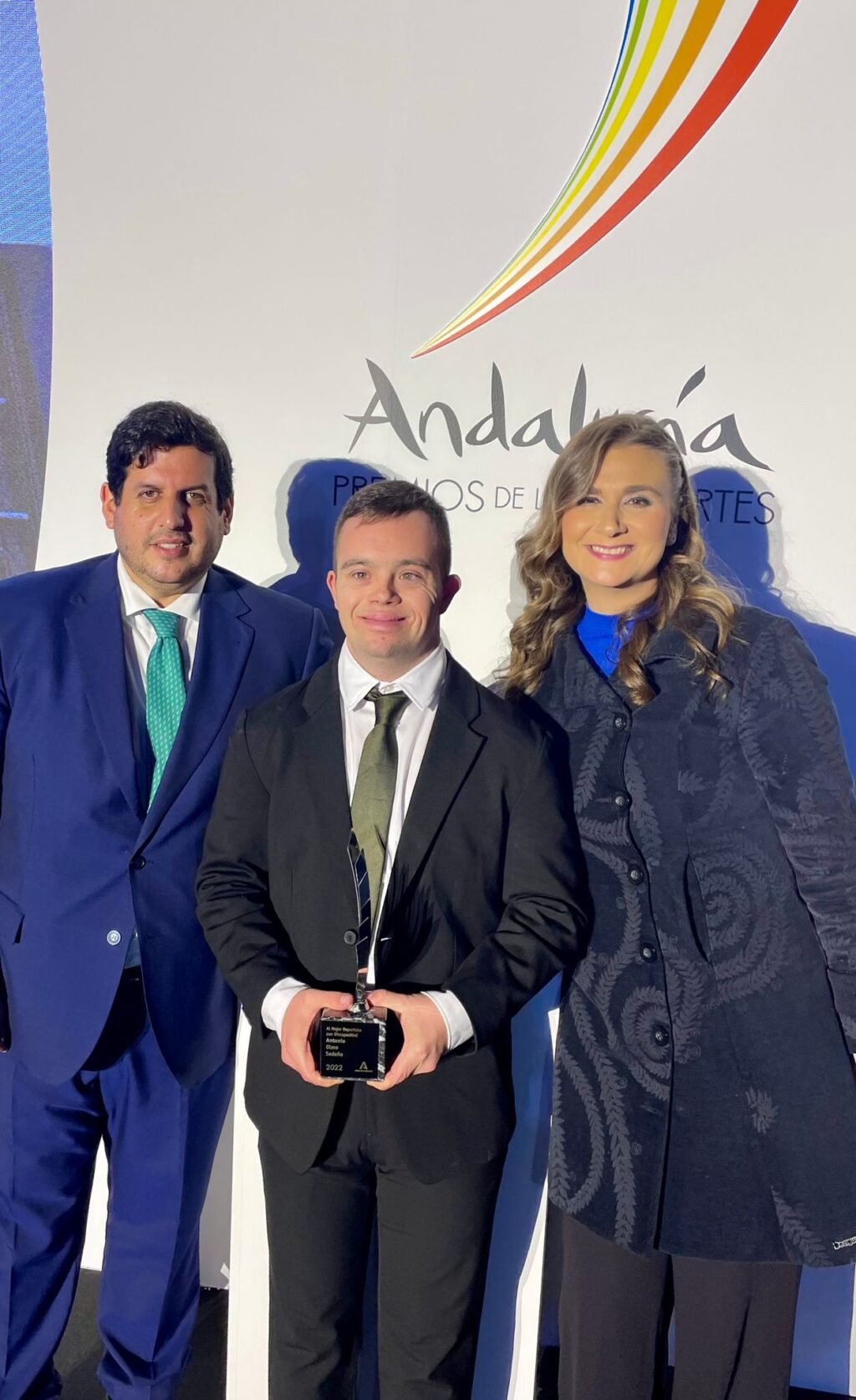 Jorge-Vázquez-felicita-al-gaditano-Antonio-Olmo,-por-su-galardón-en-los-Premios-de-Andalucía-del-Deporte-2022