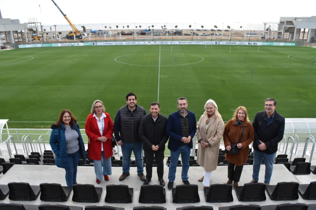 Colombo-comprueba-la-buena-marcha-de-las-obras-del-nuevo-Estadio-Municipal-de-La-Línea