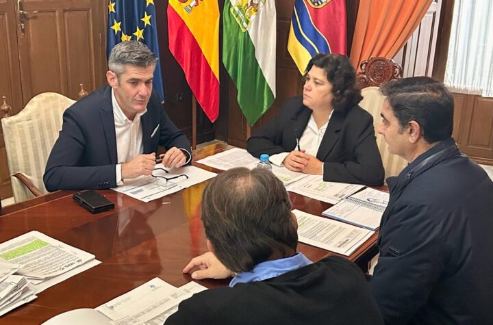 Diputación-y-Ayuntamiento-de-Sanlúcar-evalúan-el-convenio-de-gestión-tributaria