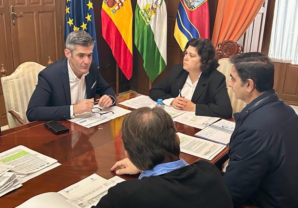 Diputación-y-Ayuntamiento-de-Sanlúcar-evalúan-el-convenio-de-gestión-tributaria