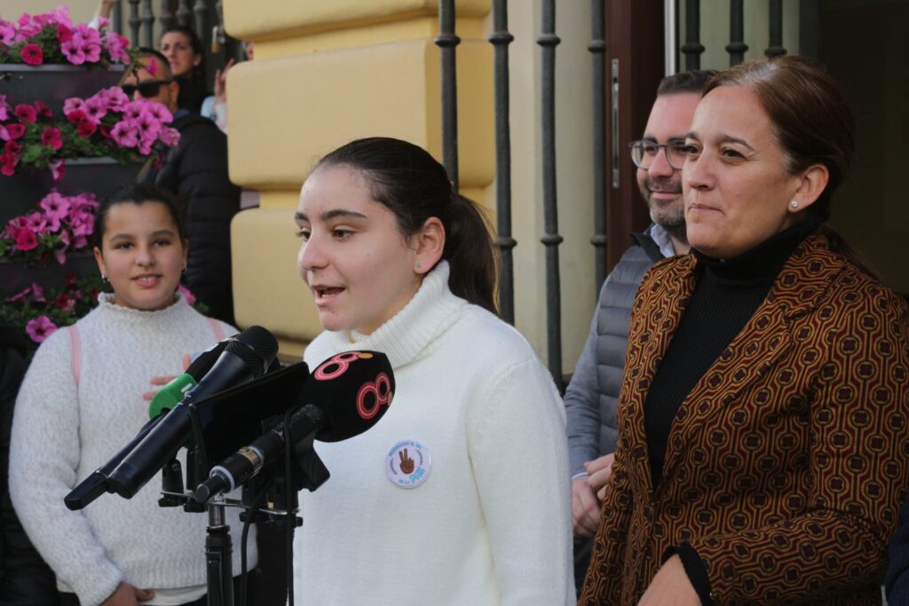 Chiclana-se-une-a-la-manifestación-del-Día-Escolar-la-No-Violencia-y-la-Paz-del-CEIP-La-Atlántida