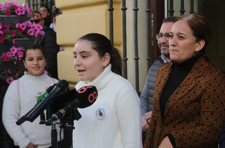 Chiclana-se-une-a-la-manifestación-del-Día-Escolar-la-No-Violencia-y-la-Paz-del-CEIP-La-Atlántida