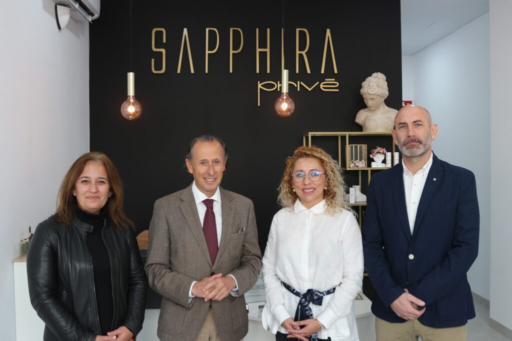 Chiclana-visita-las-instalaciones-de-Sapphira-Privé-en-la-calle-Ancha