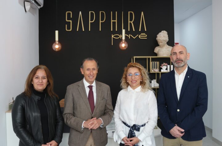 Chiclana-visita-las-instalaciones-de-Sapphira-Privé-en-la-calle-Ancha