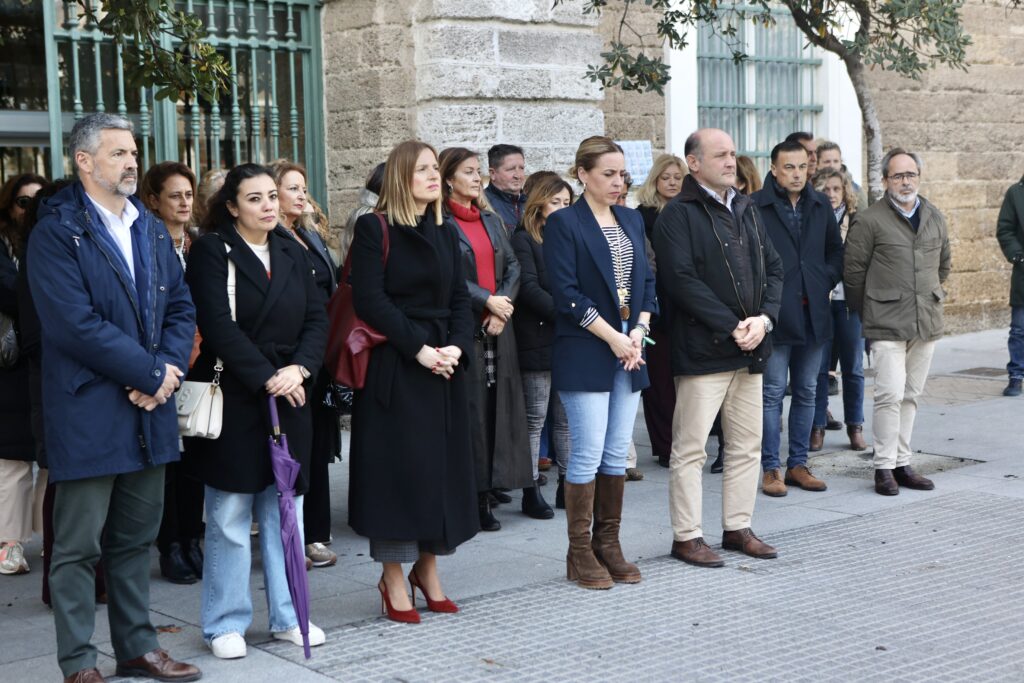 La-Diputación-se-suma-al-recuerdo-de-las-víctimas-del-incendio-de-Valencia-con-un-minuto-de-silencio