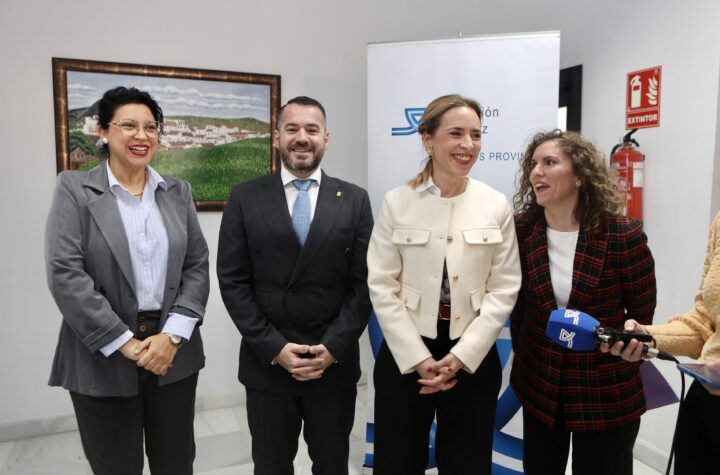 Almudena-anima-a-los-ayuntamientos-gaditanos-a-seguir-luchando-a-favor-de-la-igualdad-entre-hombres-y-mujeres