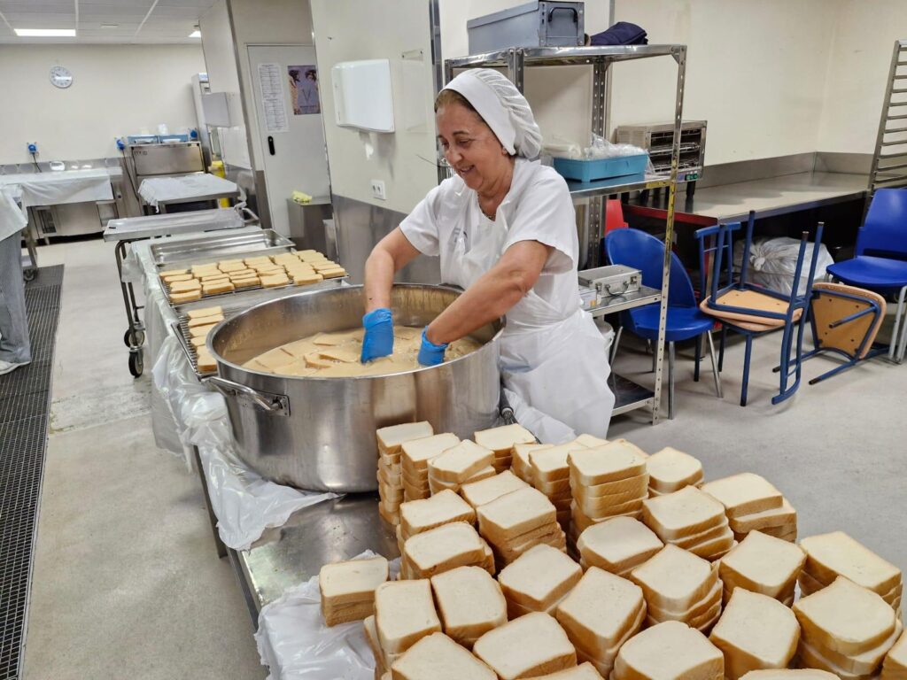 El-Hospital-de-Jerez-repartirá-entre-sus-pacientes-800-torrijas-en-este-Viernes-de-Dolores