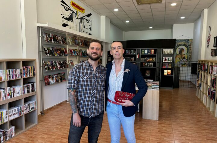 Calleja-visita-“Promethea-Cómics”,-que-acaba-de-abrir-sus-puertas-en-el-Centro-Comercial-Vistahermosa