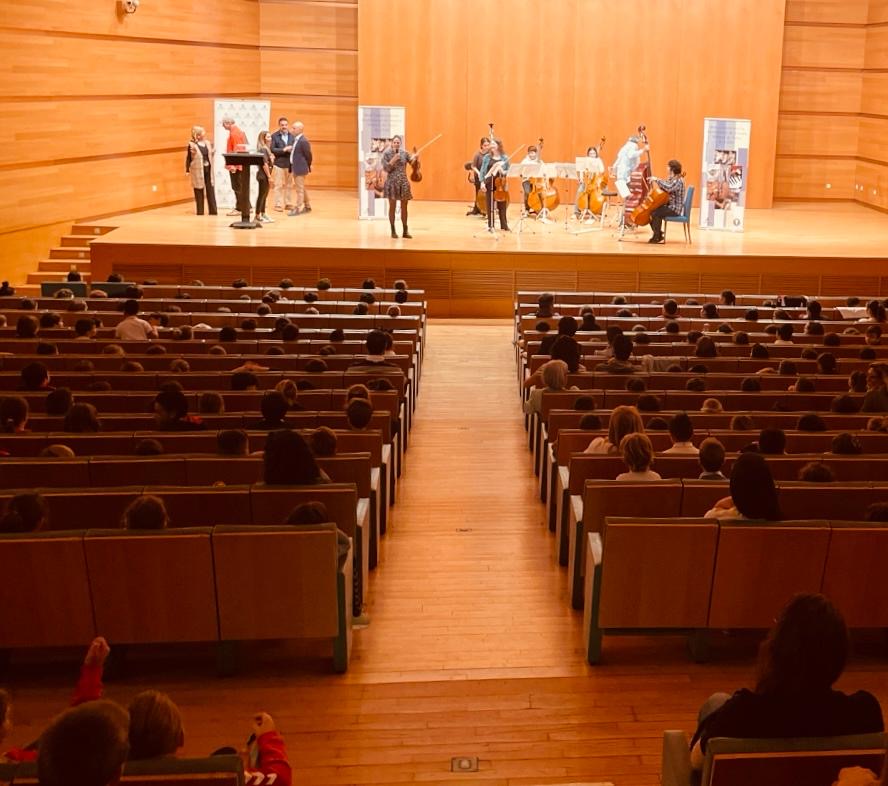 Los-docentes-del-Conservatorio-de-Cádiz-ofrecen-un-concierto-a-1.300-alumnos-para-acercar-la-música