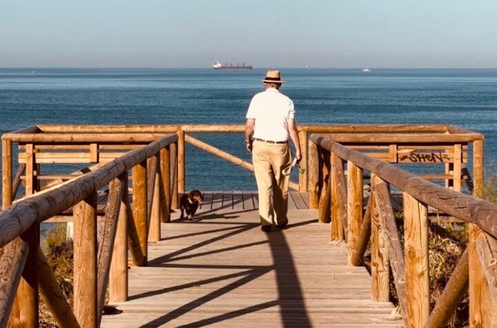 Las-playas-de-El-Puerto,-preparadas-para-el-buen-tiempo