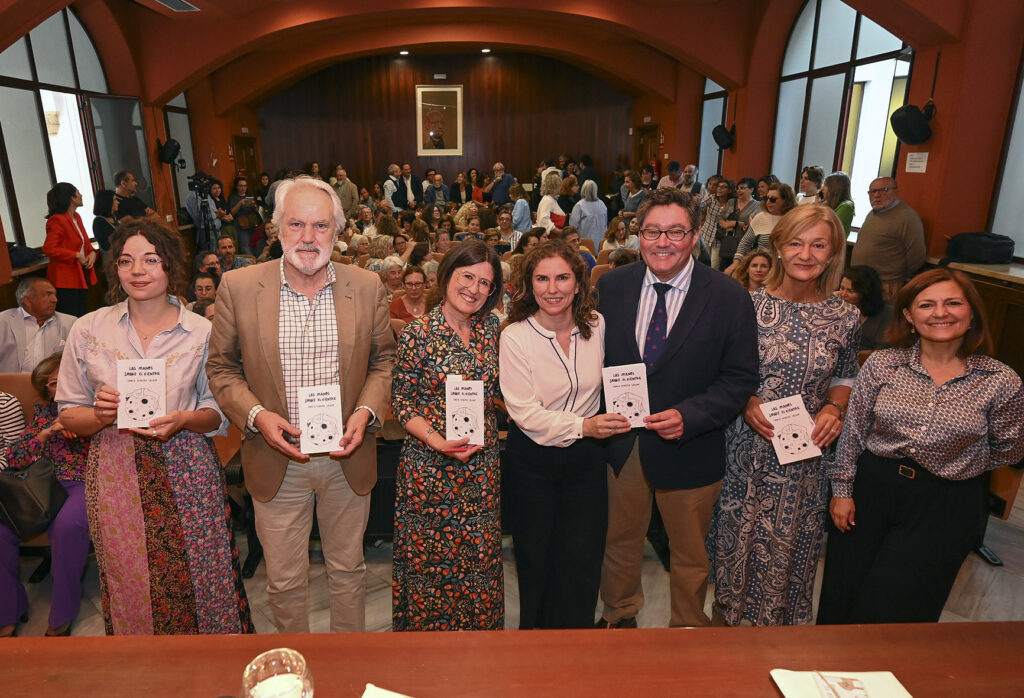 Sonia-Herrera-Collado-presenta-su-poemario-‘Las-manos-sobre-el-vientre’-en-la-Fundación-Caballero-Bonald