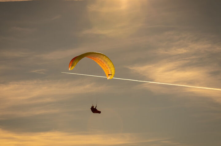 parapentista-algodonales-helicóptero