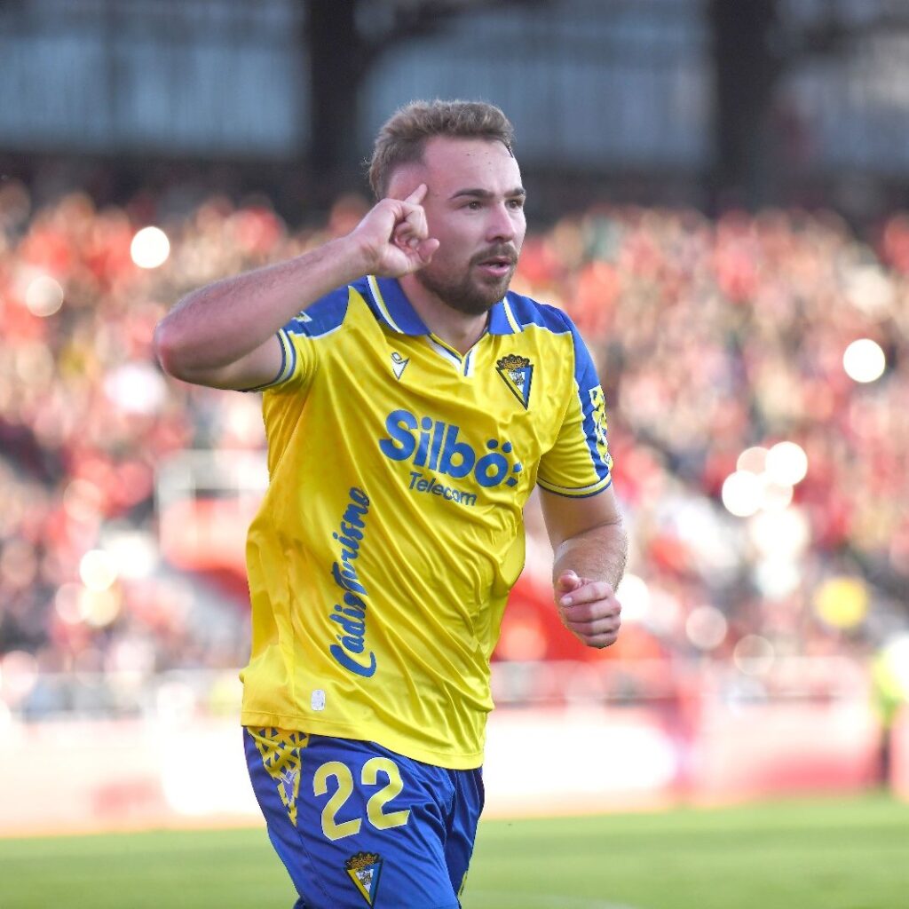 Javier-Ontiveros-celebrando-un-gol